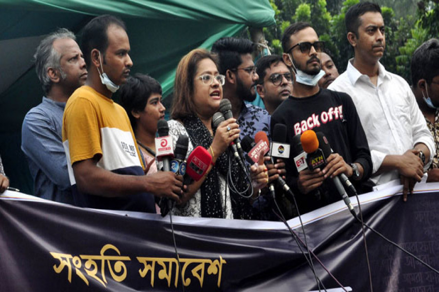 সমাবেশে বক্তব্যে রাখছেন আইনজীবী তুরিন আফরোজ