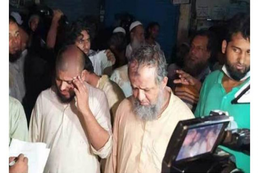 দুই পক্ষের সংঘর্ষে বেশ কয়েকজন আহত হয়েছেন