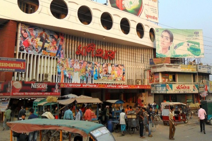 শুক্রবার থেকে সিনেমা হল খোলা