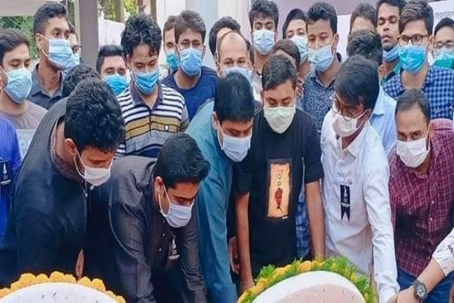 ঢাবির শোক দিবসে ছাত্রলীগের শ্রদ্ধা 