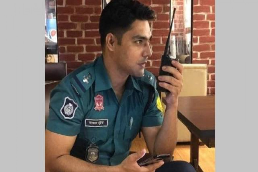 এসআই আকবরের দেশত্যাগে নিষেধাজ্ঞা