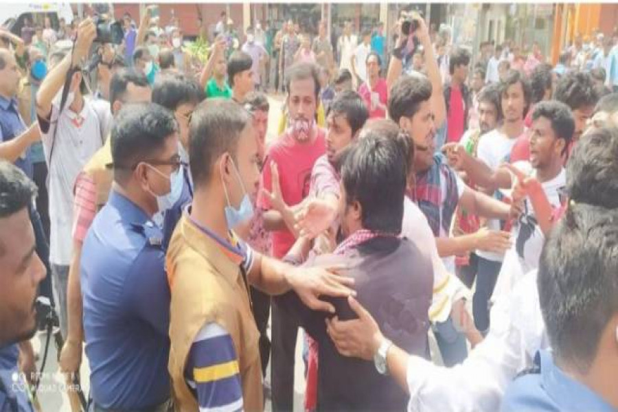 ধর্ষণবিরোধী সমাবেশে ছাত্রলীগ-যুবলীগের হামলার অভিযোগ