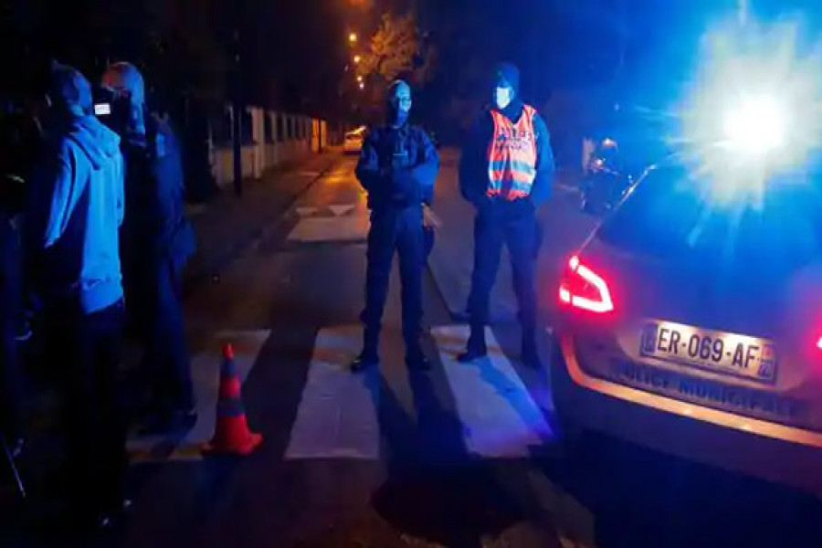 ফ্রান্সে ‘আল্লাহু আকবর’ বলে শিক্ষককে জবাই, ৯ জন গ্রেপ্তার