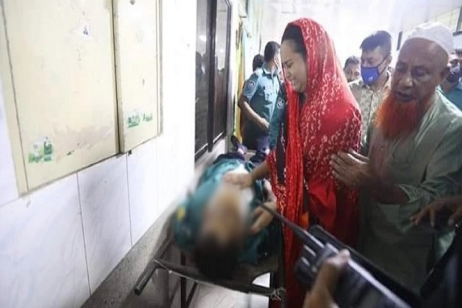 যাত্রাবাড়ীতে কাভার্ডভ্যানের চাপায় ট্রাফিক পুলিশ সদস্য নিহত 