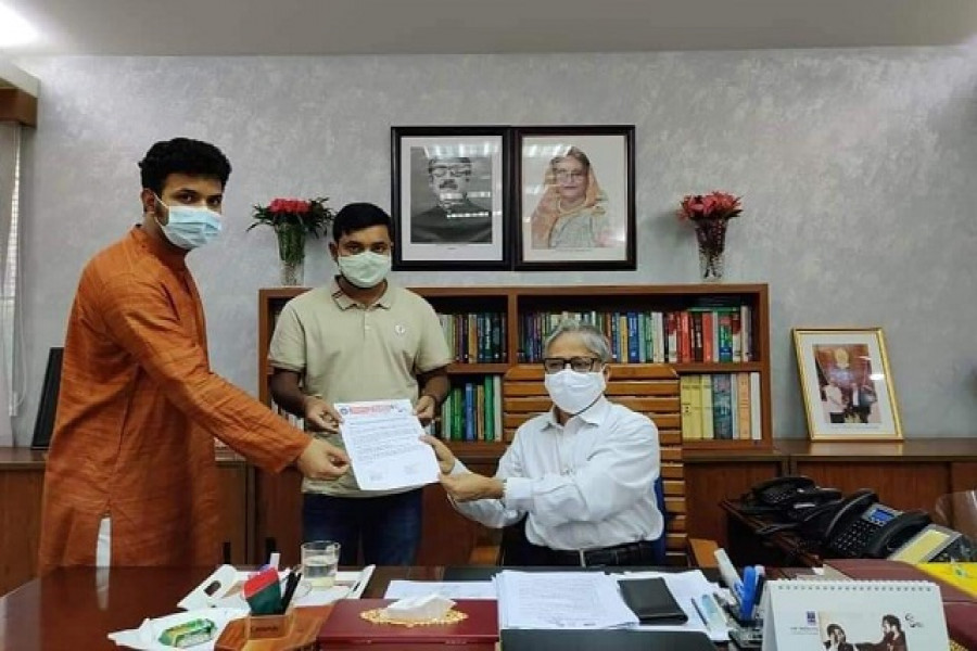 ঢাবির উন্নয়ন ফি প্রত্যাহার চেয়ে ভিসিকে স্মারকলিপি ছাত্রলীগের