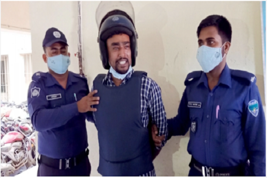 চাচীকে ধর্ষণে অভিযুক্ত যুবলীগ নেতার ঘর থেকে অস্ত্র-গুলি উদ্ধার