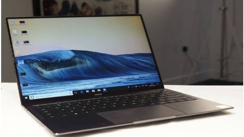 ৯০ হাজার টাকা দামের ল্যাপটপ ৩৫০ এমপি