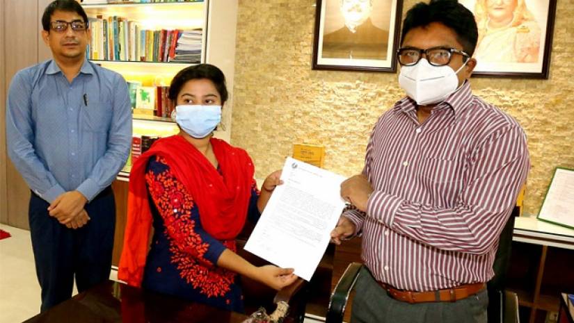 এবার বগুড়ায় ‘এক ঘণ্টার ডিসি’ হলেন কলেজছাত্রী