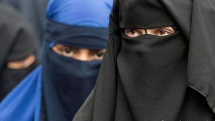 ইচ্ছার বিরুদ্ধে ধর্মীয় পোশাকে নিষেধাজ্ঞা