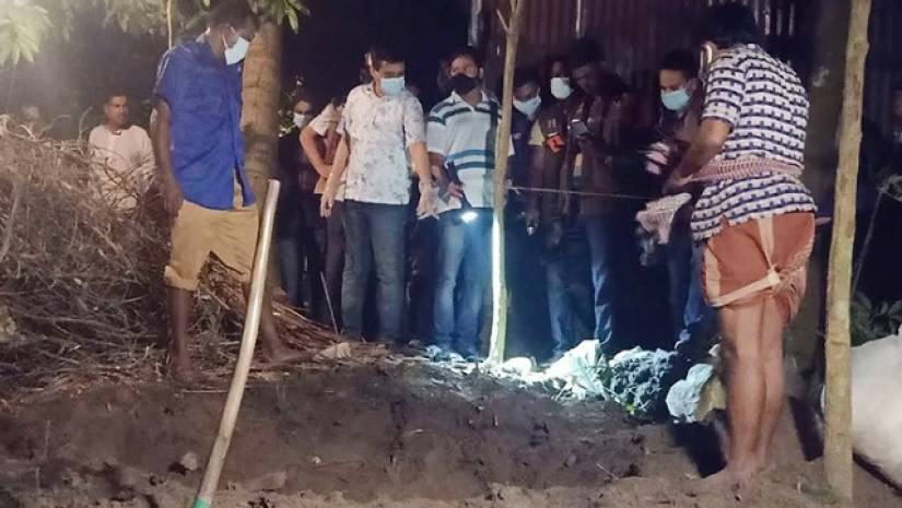 মাটিচাপা দেয়া স্বামী-স্ত্রী ও সন্তানের লাশ উদ্ধার