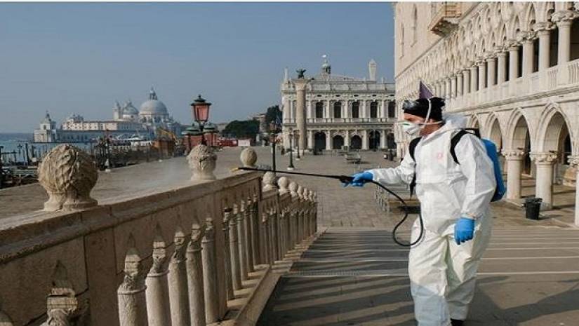 কাল থেকে আবারও লকডাউনে যাচ্ছে ইতালি