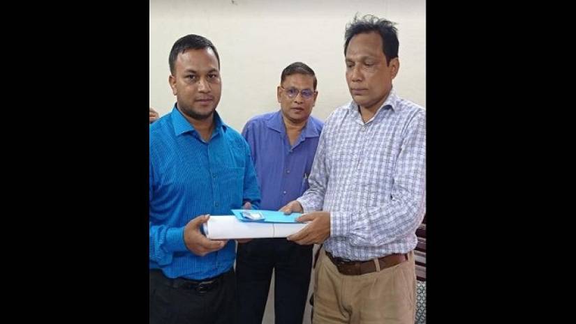 নিজ অফিসে আব্দুল গফুর