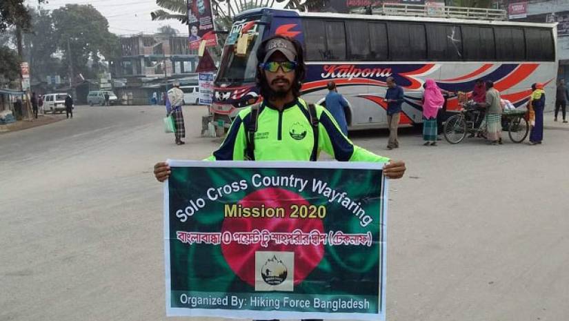 পায়ে হেঁটে বাংলাবান্ধা থেকে টেকনাফের পথে জবি ছাত্র