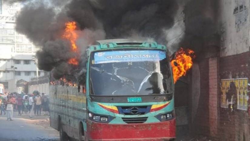 রাজধানীতে বাসে আগুন দেয়ার ঘটনায় ১৪৯ জনের নামে মামলা