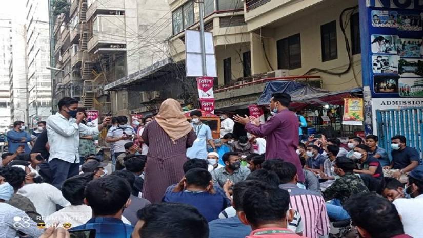 আন্দোলনরতি শিক্ষার্থীরা