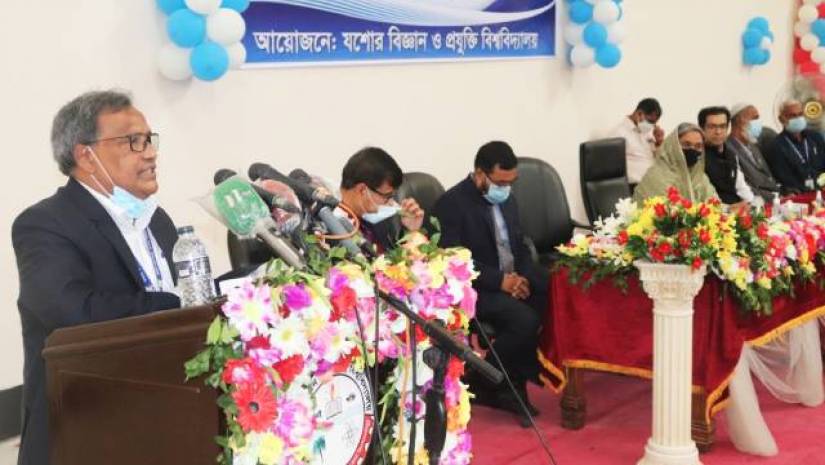 অনুষ্ঠানে বক্তব্য রাখছেন উপাচার্য অধ্যাপক ড. মো. আনোয়ার হোসেন