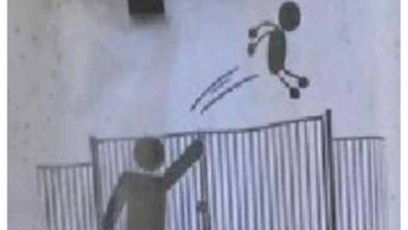 ফ্রান্সের একটি স্কুল বাধ্য হয়ে কার্টুন এঁকে দেওয়া হয়েছে