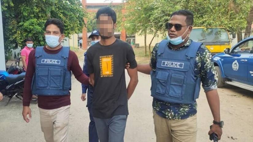 তরুণীর পুরো নিম্নাঙ্গে পেট্রল দিয়ে আগুন ধরিয়ে দেন স্বামী