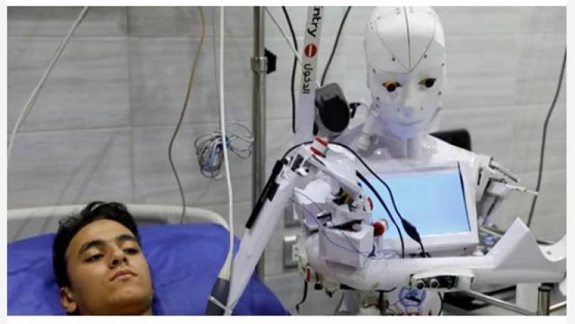 রোগীর করোনা পরীক্ষা করছে রোবট কিরা-০৩