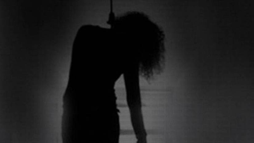 ছাত্রীনিবাসের কক্ষে ঝুলছে কলেজছাত্রীর লাশ