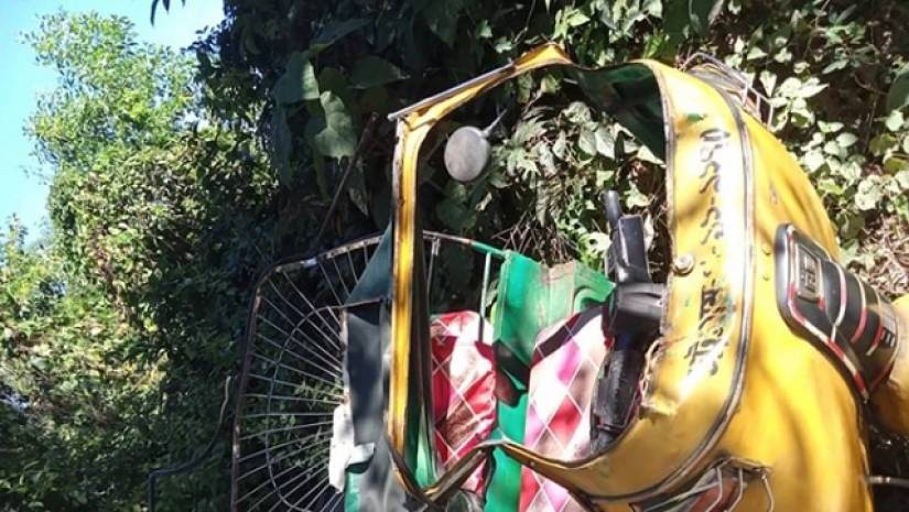 দুর্ঘটনার কবলে পড়া অটোরিক্সা