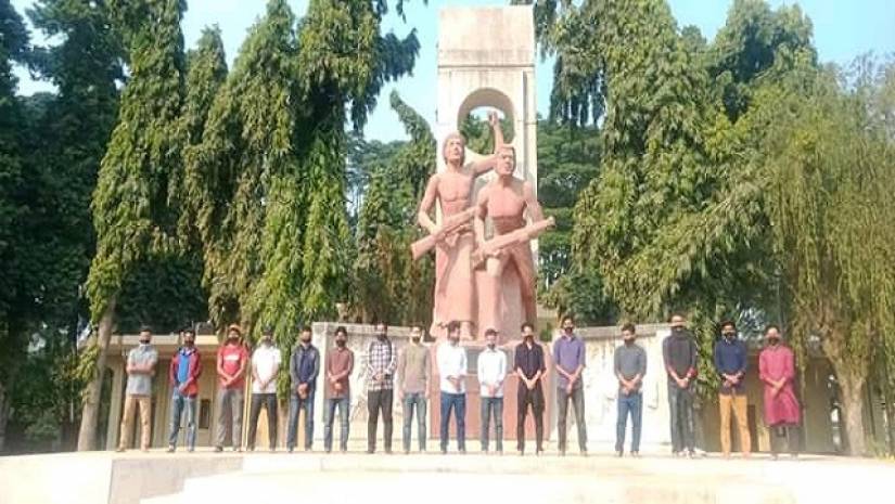 মুখে কালো কাপড় বেধে রাবি সাংবাদিকদের প্রতিবাদ 