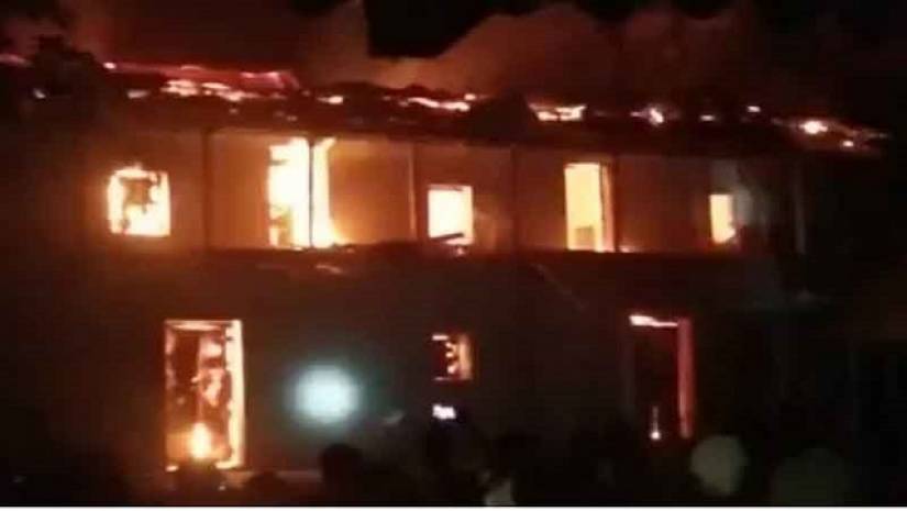 আগুনে পুড়লো স্কুল শিক্ষকের বাড়ি