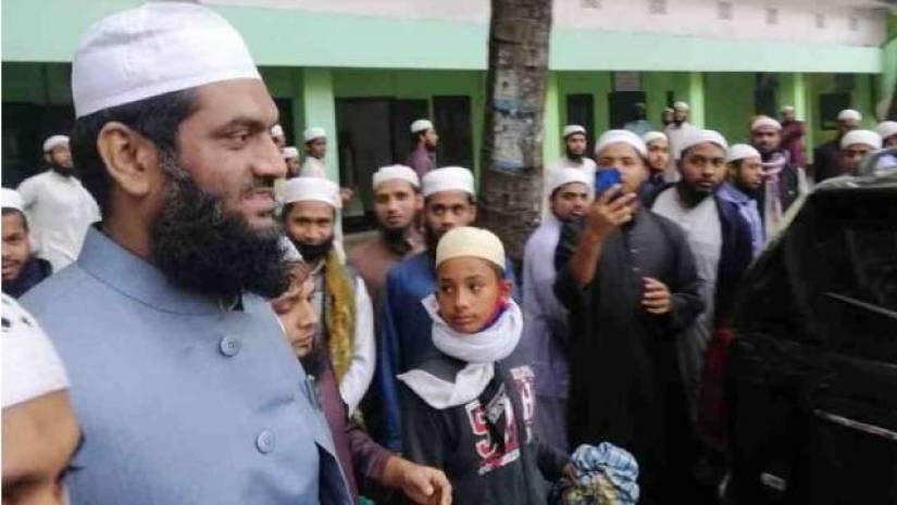 হাটহাজারী মাদ্রাসায় মাওলানা মামুনুল