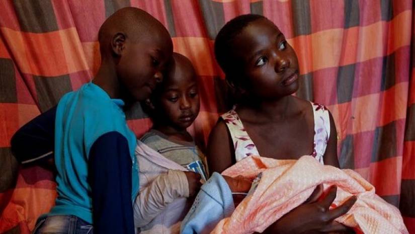 করোনার কারণে স্কুল বন্ধ থাকায় কেনিয়ায় গর্ভধারণ তিনগুন বেড়েছে