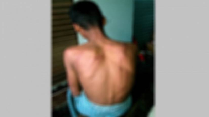 মাদরাসা প্রধানের বাসভবনের সামনে হাঁটাহাঁটি করায় শিক্ষার্থীকে নির্যাতন