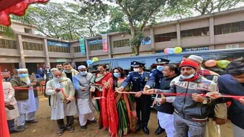 বইমেলাল উদ্বোধন করার মুহূর্ত