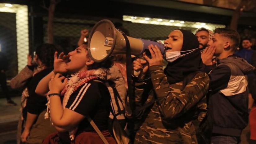 টিউশন ফি বাড়ানোর প্রতিবাদে লেবাননের শিক্ষার্থীদের বিক্ষোভ