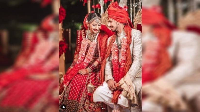 বিয়ে করলেন ‘ছাত্র’ যুজবেন্দ্র চাহাল, পাত্রী ‘শিক্ষিকা’ ধনশ্রী বর্মা