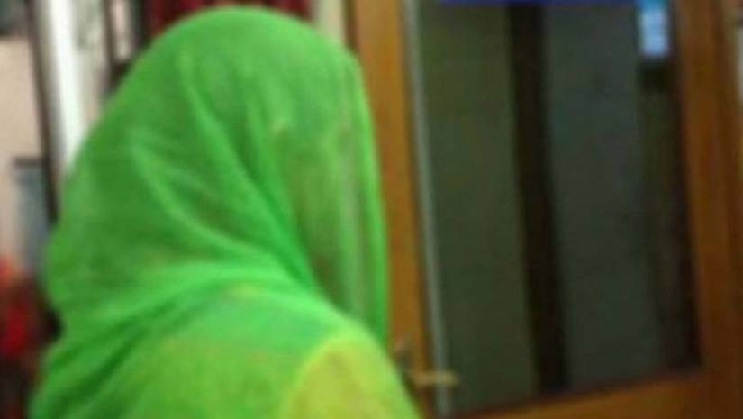 চাচাতো নানাকে ভালবেসে সংসার ভাঙলেন তরুণী, বিয়ে না করায় অনশন