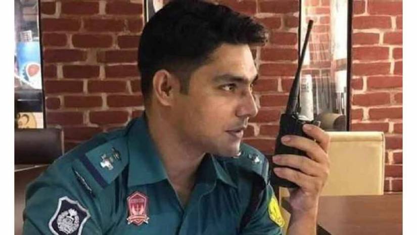 সরে দাঁড়ালেন এসআই আকবরের আইনজীবী