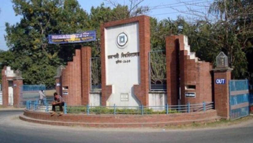 হল খুলে পরীক্ষা নেয়ার দাবিতে আন্দোলনে যাচ্ছেন শিক্ষার্থীরা