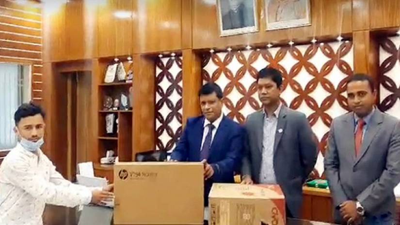 প্রধানমন্ত্রীকে এসএমএস পাঠিয়ে কম্পিউটার পেল শাকিল