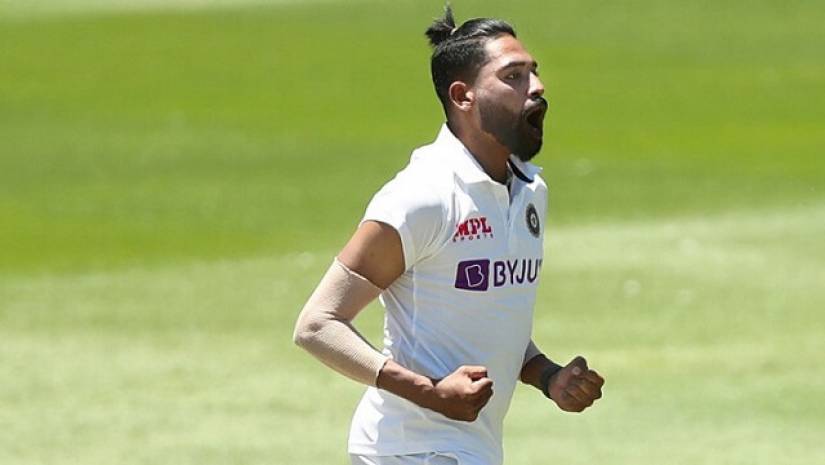 অভিষেকেই ৫ উইকেট, ভারতের হয়ে অনন্য রেকর্ড মোহাম্মদ সিরাজের