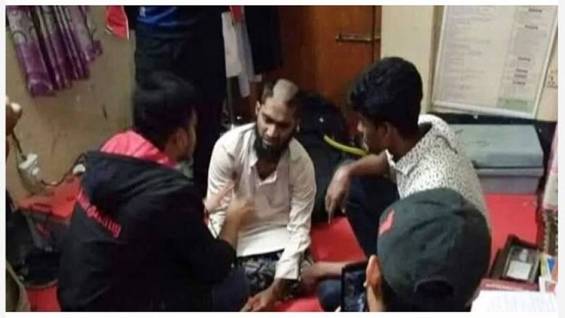 ছাত্রকে বলাৎকার, মাদ্রাসাশিক্ষকের মাথা ন্যাড়া করলো জনতা
