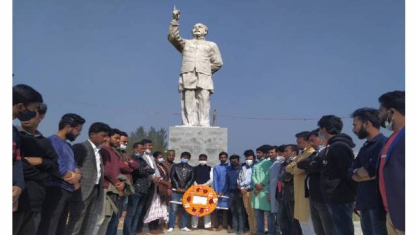 প্রতিষ্ঠাবার্ষিকীতে বঙ্গবন্ধুর প্রতিকৃতিতে জাককানইবি ছাত্রলীগের শ্রদ্ধা