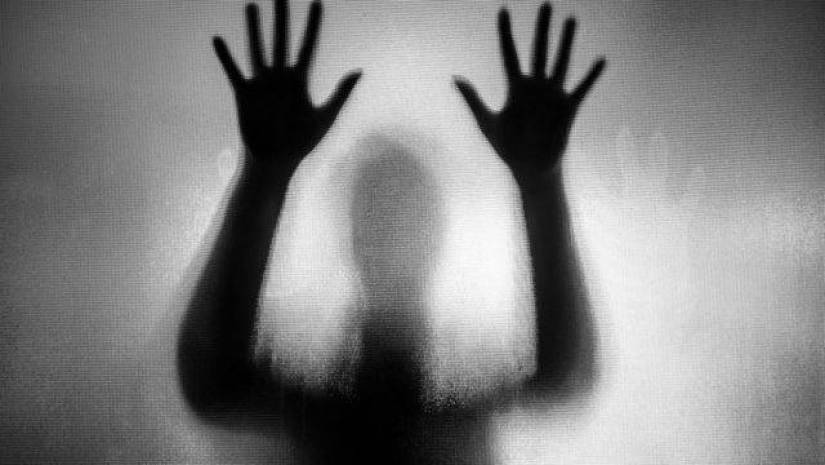 ছাত্রীর সঙ্গে বিয়ের চাপ দেয়ায় শিক্ষকের আত্মহত্যা