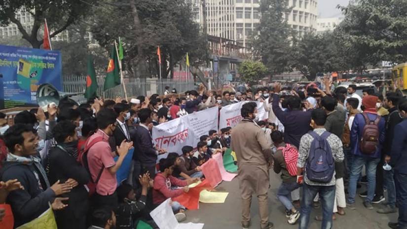 শাহবাগের কর্মসূচিতে পলিটেকনিক শিক্ষার্থীরা