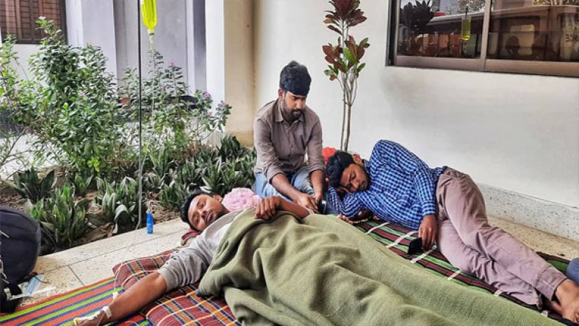বহিষ্কারাদেশ প্রত্যাহারের দাবিতে মঙ্গলবার রাত থেকে দুই শিক্ষার্থী আমরণ অনশন করছেন