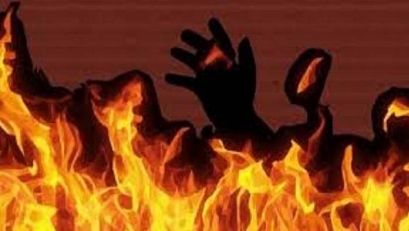 আগুনে পুড়ে একই পরিবারের চারজনের মৃত্যু