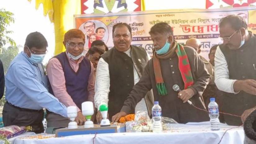 বিদ্যুৎ লাইনের উদ্বোধনী অনুষ্ঠানে প্রধান অতিথি হিসাবে উপস্থিত ছিলেন প্রাথমিক ও গণশিক্ষা প্রতিমন্ত্রী মো.জাকির হোসেন