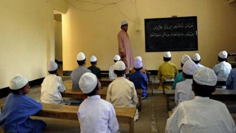 মাদ্রাসায় পাঠদান