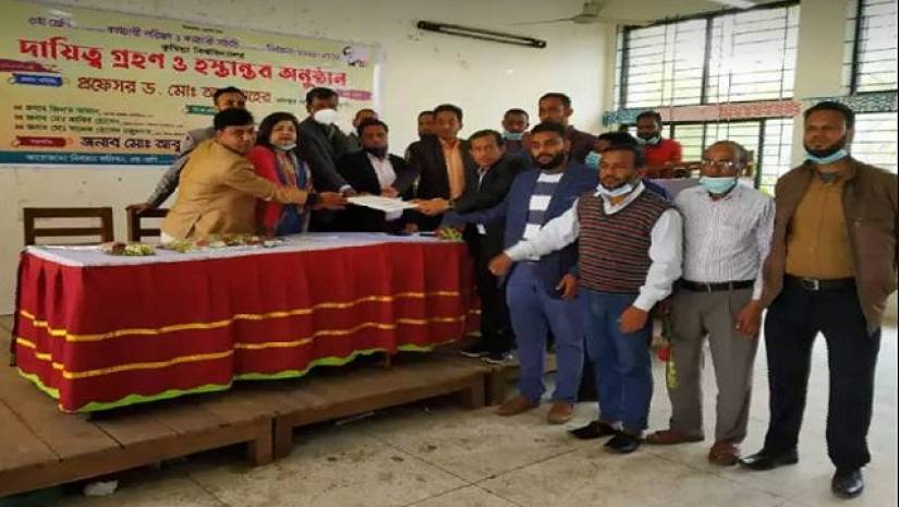 নতুন কমিটির কাছে দায়িত্ব হস্তান্তর 