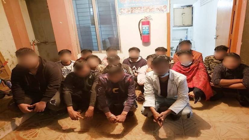 হাতিরঝিল থেকে ১৬ কিশোর আটক 