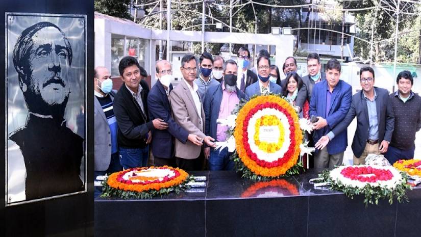 কিশোরগঞ্জ বঙ্গবন্ধু শেখ মুজিবুর রহমান বিশ্ববিদ্যালয়ের ভিসির শ্রদ্ধা নিবেদন