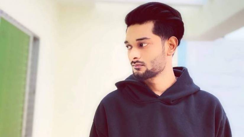 তরুণ শিল্পী তনু রাজ